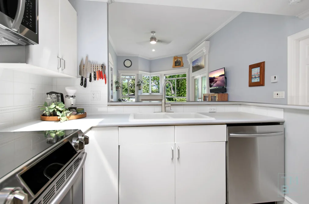 411 128 W 8TH STREET, North Vancouver BC V7M 3M1, North Vancouver BC — Residential for Sale — Photo 10 of 37