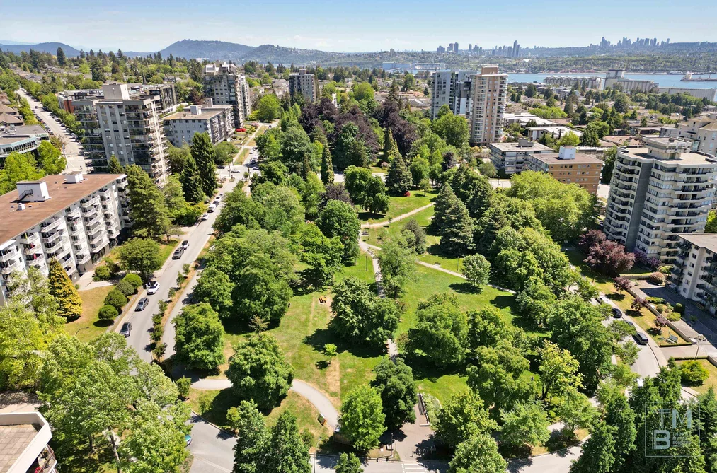 411 128 W 8TH STREET, North Vancouver BC V7M 3M1, North Vancouver BC — Residential for Sale — Photo 32 of 37