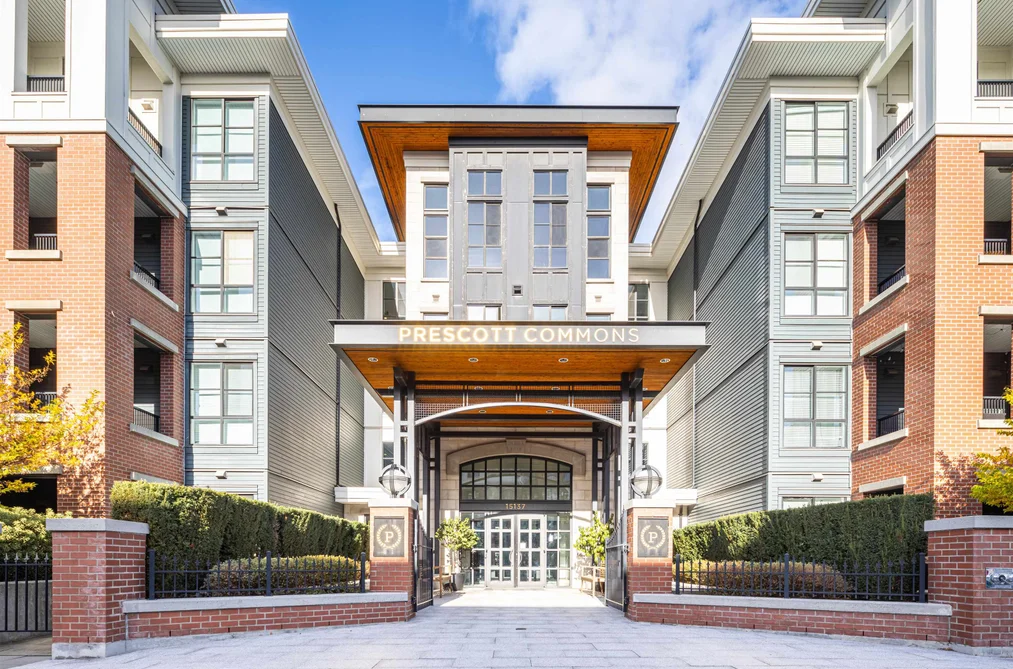 Condo for sale at 411 15137 33 Avenue Surrey British Columbia - MLS: R3066342