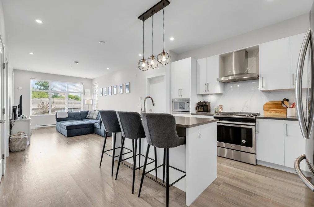 Condo for sale at 411 15436 31 Avenue Surrey British Columbia - MLS: R3149884