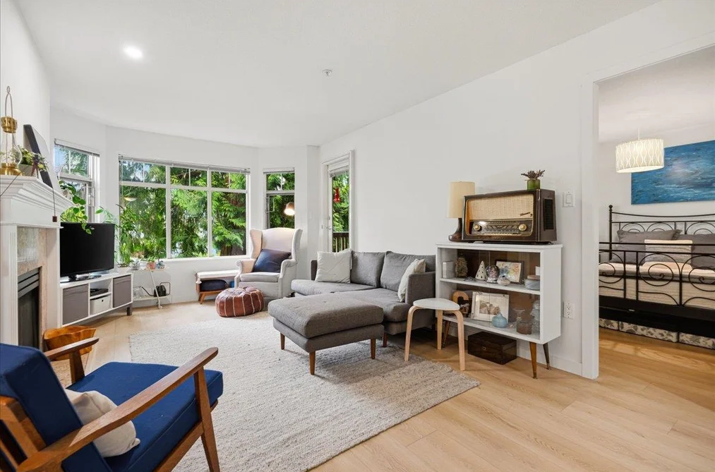 411 2059 CHESTERFIELD AVENUE, North Vancouver BC V7M 2P4, North Vancouver BC — Residential for Sale — Photo 3 of 33