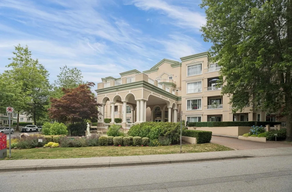 Condo for sale at 411 2995 Princess Crescent Coquitlam British Columbia - MLS: R3157620