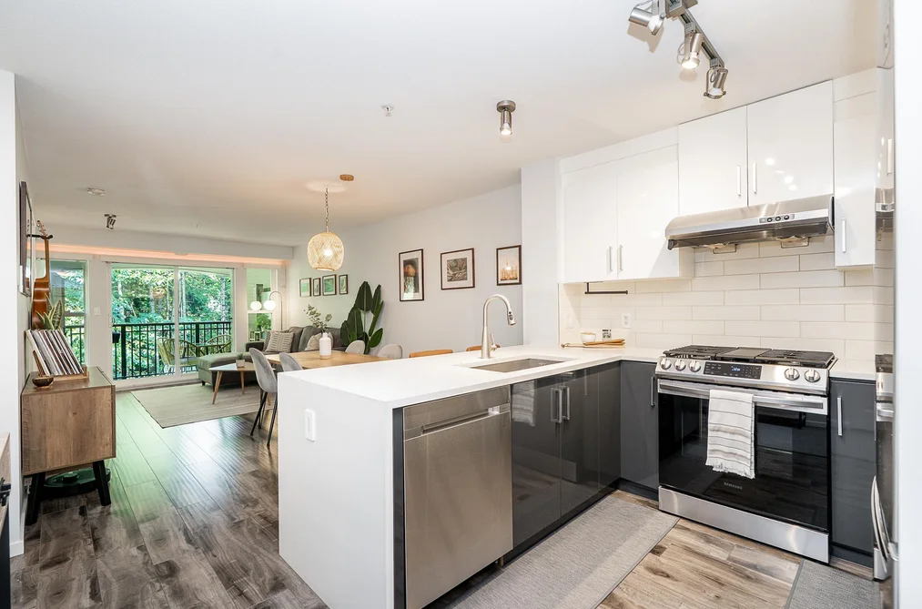 Condo for sale at 411 3050 Dayanee Springs Boulevard Coquitlam British Columbia - MLS: R3154320