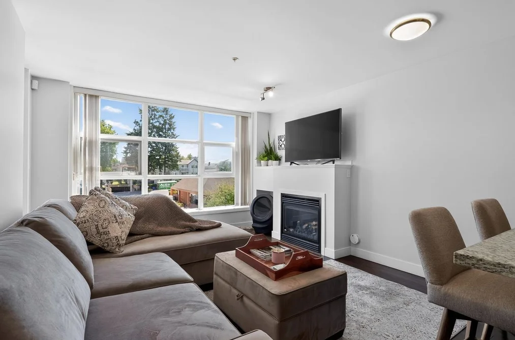 411 3255 SMITH AVENUE, Burnaby BC V5G 0B5, Burnaby BC — Residential for Sale - Photo 2