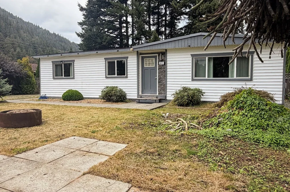 House for sale at 411 Emerald Avenue Harrison Hot Springs British Columbia - MLS: R3166774