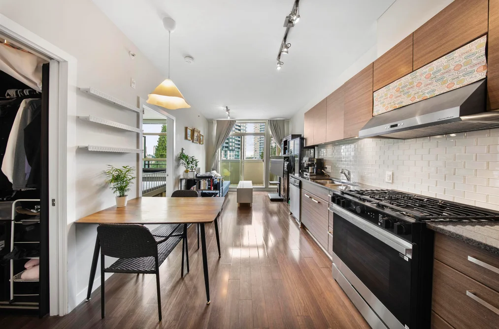 Condo for sale at 412 13228 Old Yale Road Surrey British Columbia - MLS: R3145410