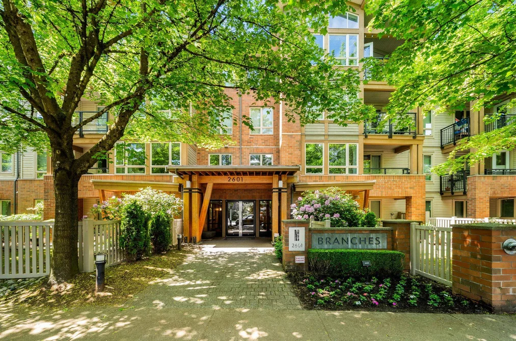 Condo for sale at 412 2601 Whiteley Court North Vancouver British Columbia - MLS: R3127974