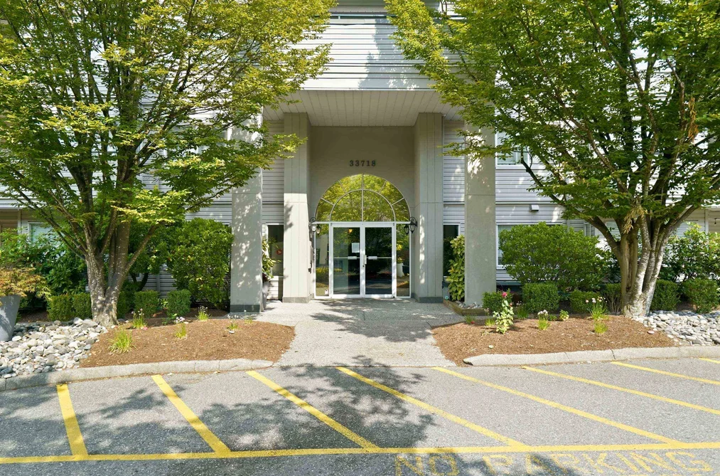 Condo for sale at 412 33718 King Road Abbotsford British Columbia - MLS: R3147787