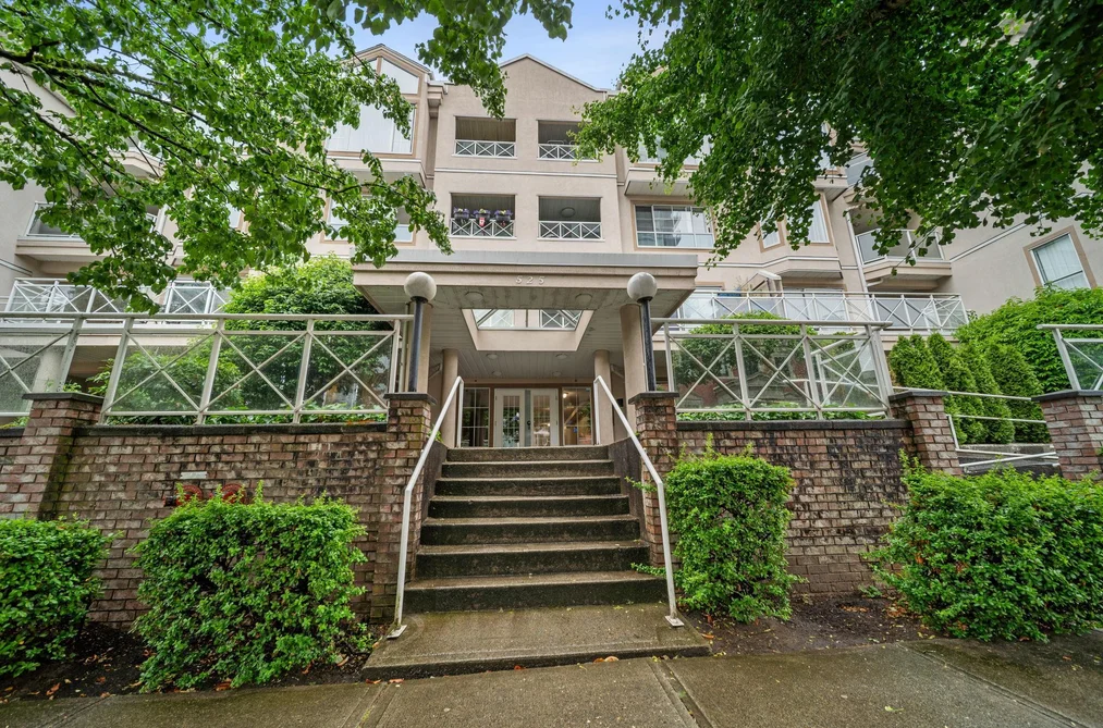 412 525 AGNES STREET, New Westminster BC V3L 1G2, New Westminster BC — Residential for Sale — Photo 2 of 29