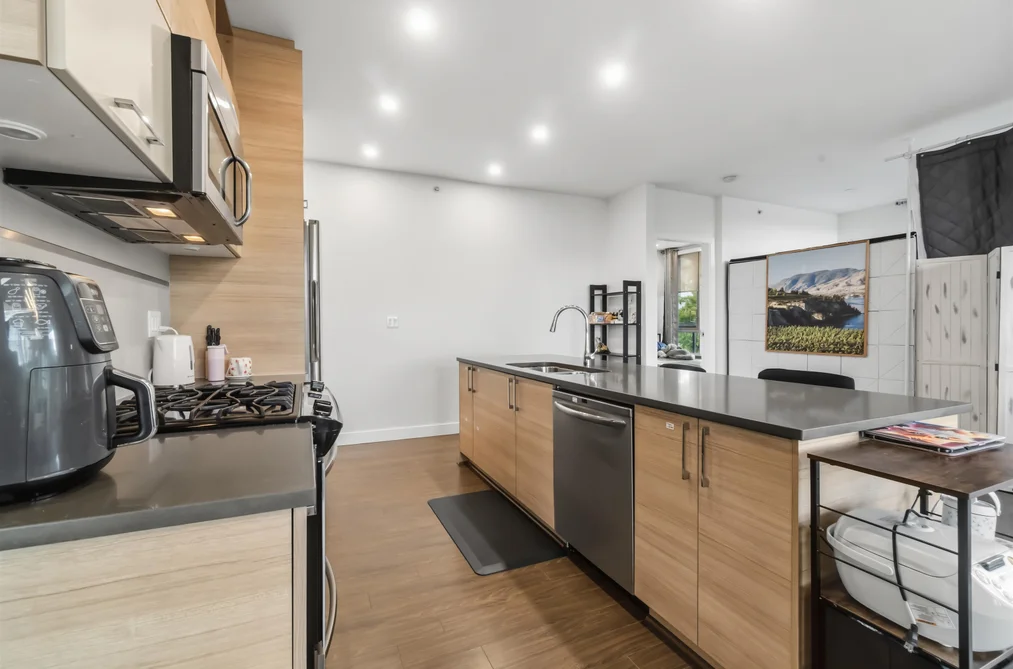 412 - 9150 University High Street, Burnaby, BC - MLS: R3179995 - Photo 8 412 - 9150 University High Street, Burnaby, BC - MLS: R3179995 - Photo 8