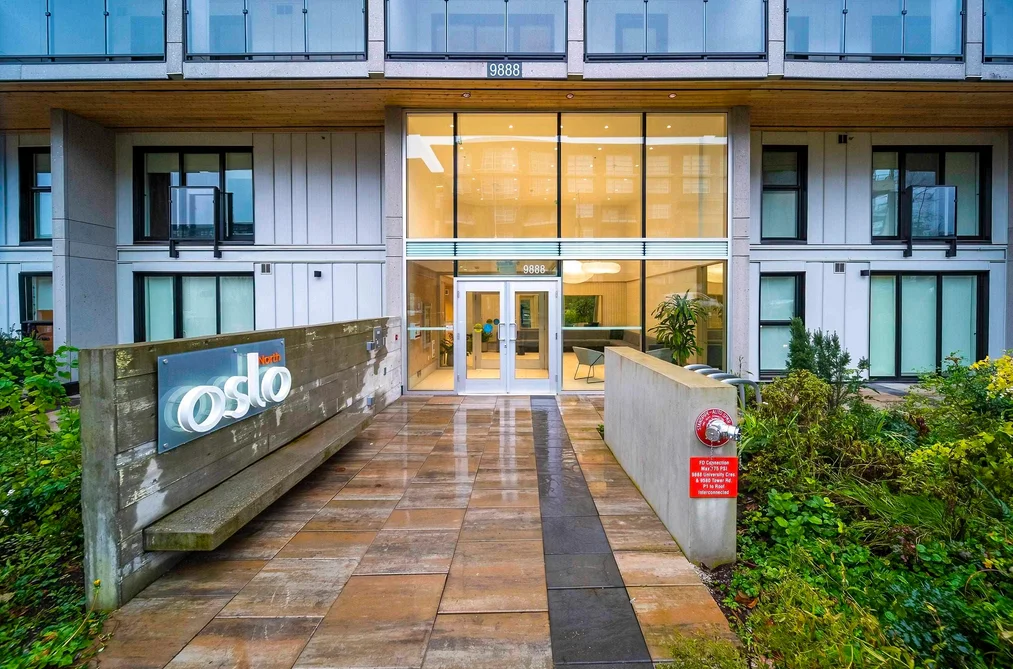 Condo for sale at 412 9888 University Crescent Burnaby British Columbia - MLS: R3162901