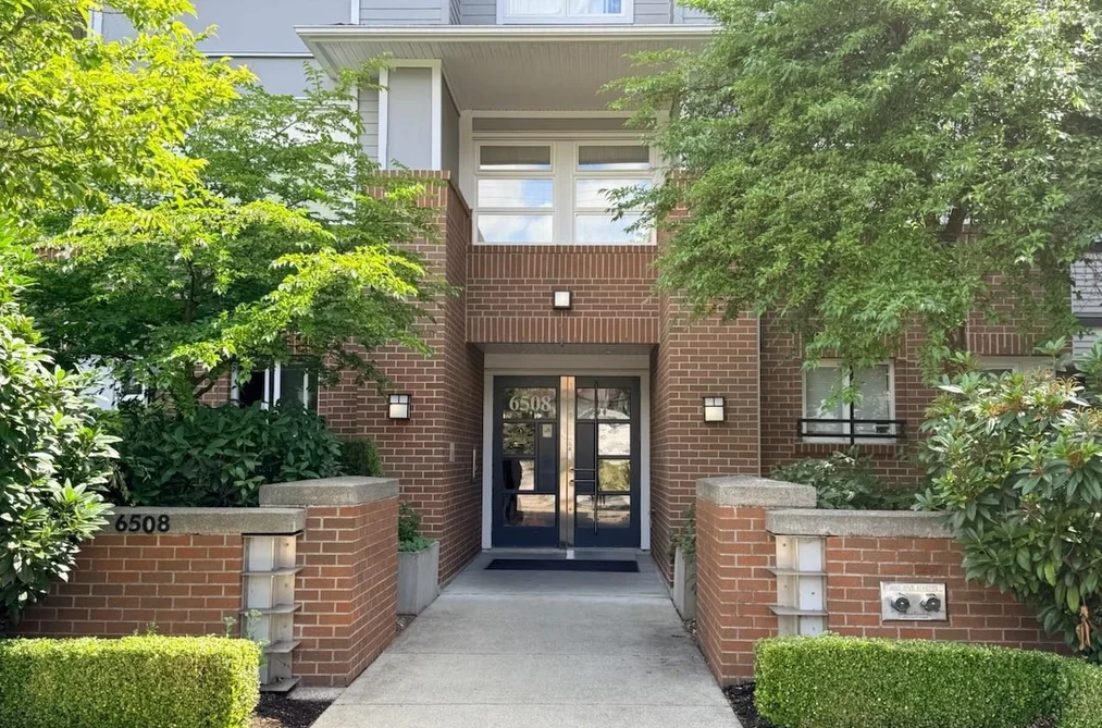 Condo for sale at 413 6508 Denbigh Avenue Burnaby British Columbia - MLS: R3145977