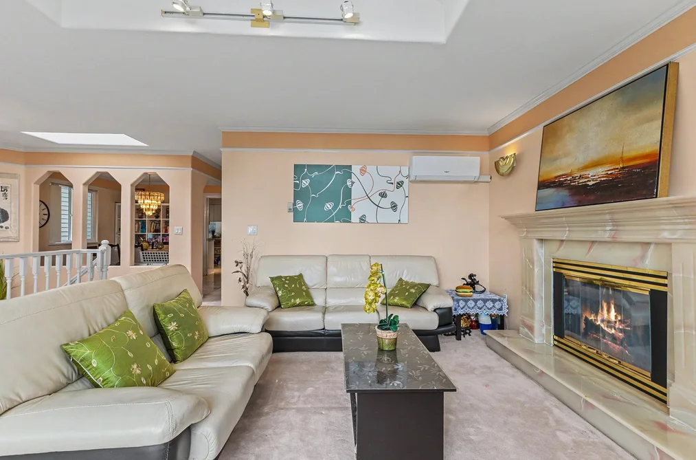 4137 PARKER STREET, Burnaby, BC — Residential for Sale — Photo 3 of 34