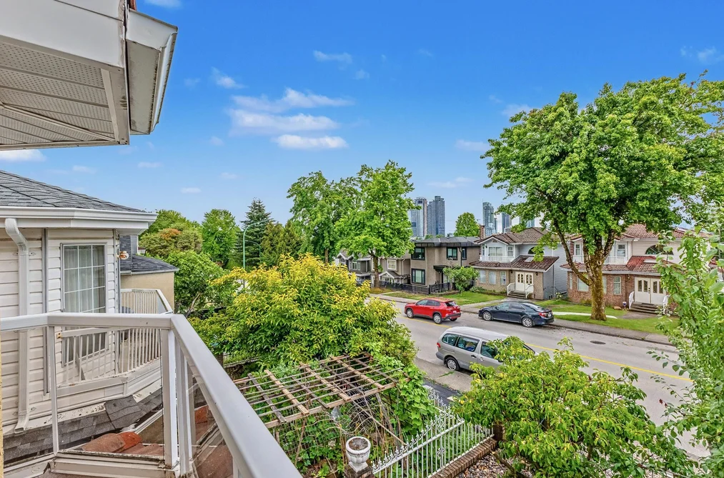 4137 PARKER STREET, Burnaby, BC — Residential for Sale — Photo 5 of 34