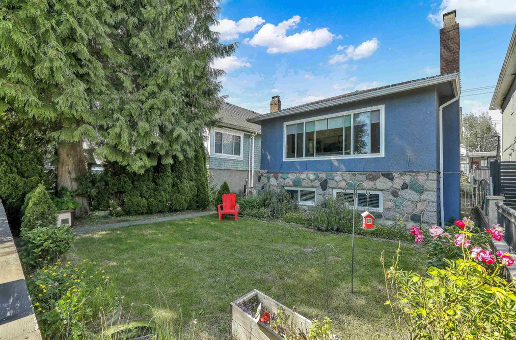 House for sale at 4139 Pender Street Burnaby British Columbia - MLS: R3126571