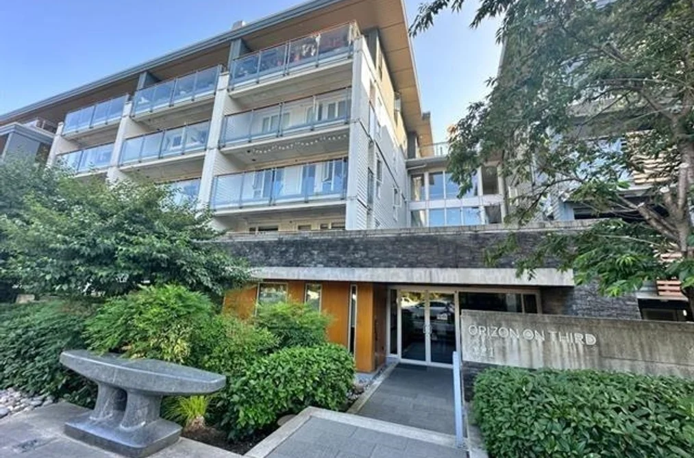 414 221 E 3RD STREET, North Vancouver BC V7L 0C1, North Vancouver BC — Residential for Sale - Photo 2