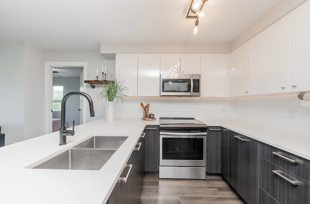 Condo for sale at 414 2525 Clarke Street Port Moody British Columbia - MLS: R3128296