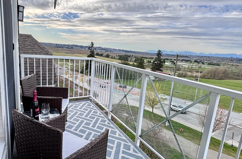 Condo for sale at 415 16398 64 Avenue Surrey British Columbia - MLS: R3109128