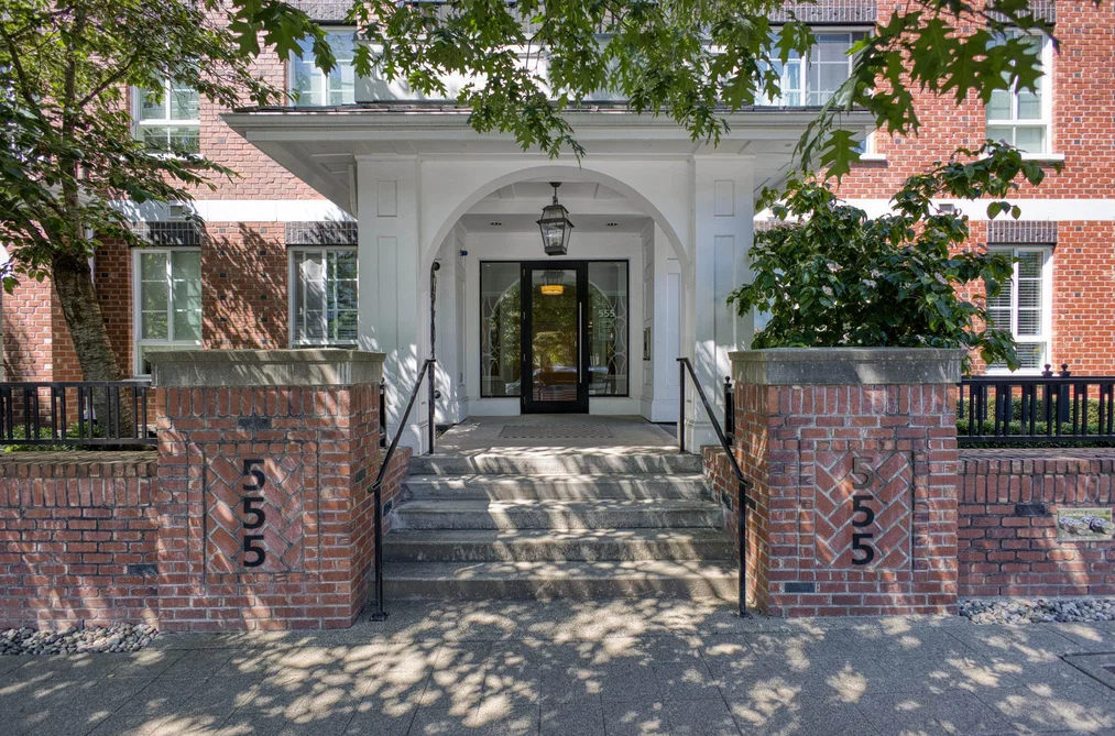 Condo for sale at 415 555 Foster Avenue Coquitlam British Columbia - MLS: R3133659