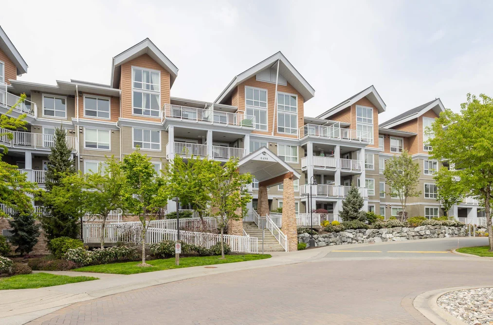 Condo for sale at 415 6490 194 Street Surrey British Columbia - MLS: R3114727