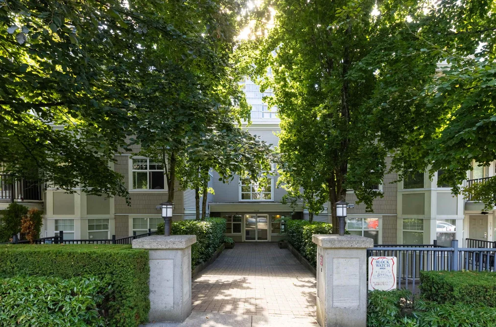 Condo for sale at 415 7038 21st Avenue Burnaby British Columbia - MLS: R3165284