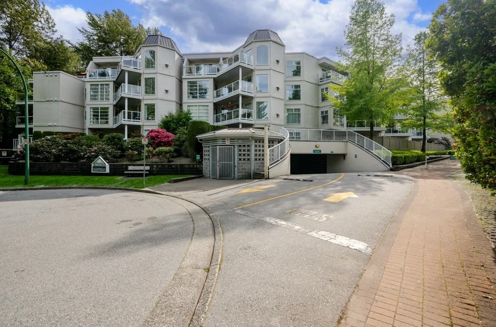 Condo for sale at 416 1220 Lasalle Place Coquitlam British Columbia - MLS: R3127782