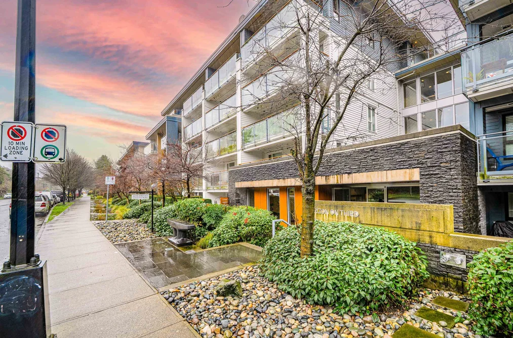 Condo for sale at 416 221 E 3rd Street North Vancouver British Columbia - MLS: R3087411