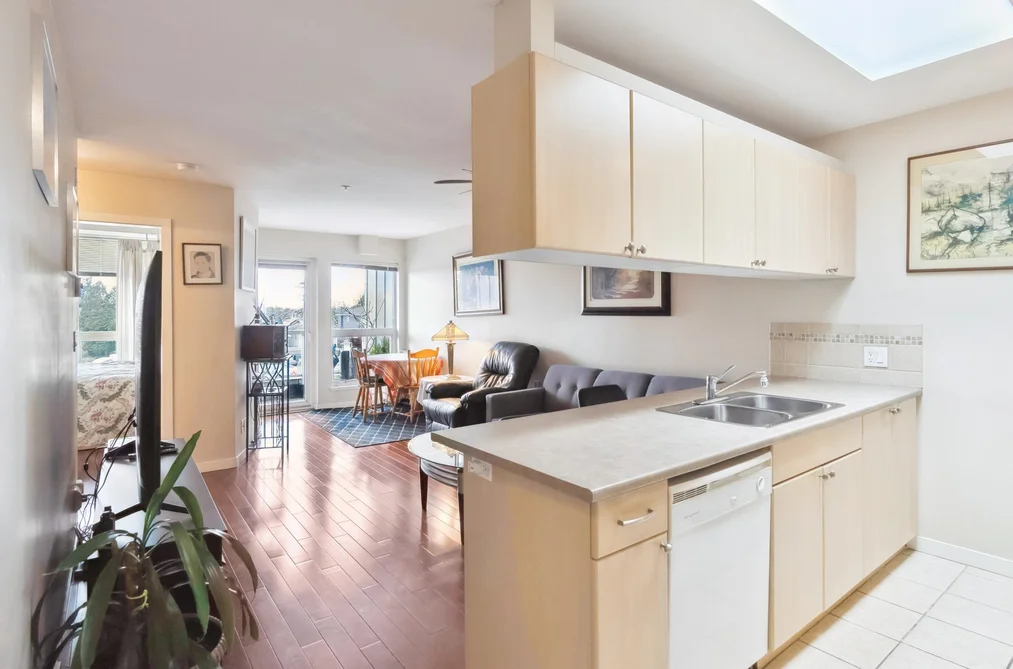 Condo for sale at 416 2891 E Hastings Street Vancouver British Columbia - MLS: R3114534