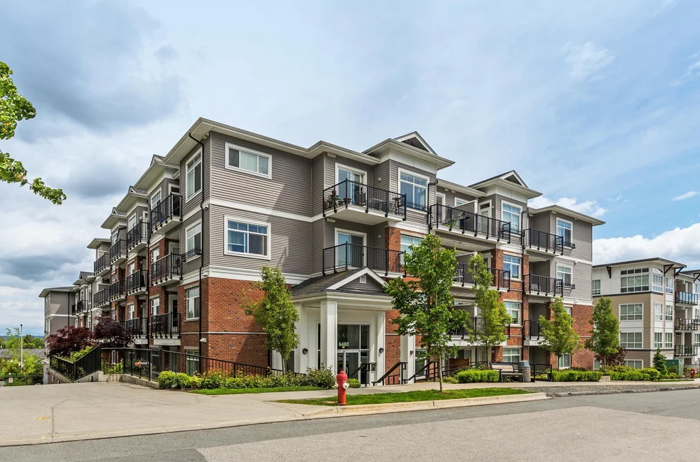 Condo for sale at 416 6480 195a Street Surrey British Columbia - MLS: R3116120