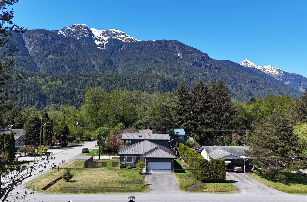 House for sale at 41613 Cottonwood Road Squamish British Columbia - MLS: R3120115