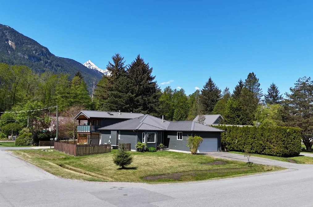 41613 COTTONWOOD ROAD, Squamish BC V0N 1H0, Squamish BC — Residential for Sale - Photo 2
