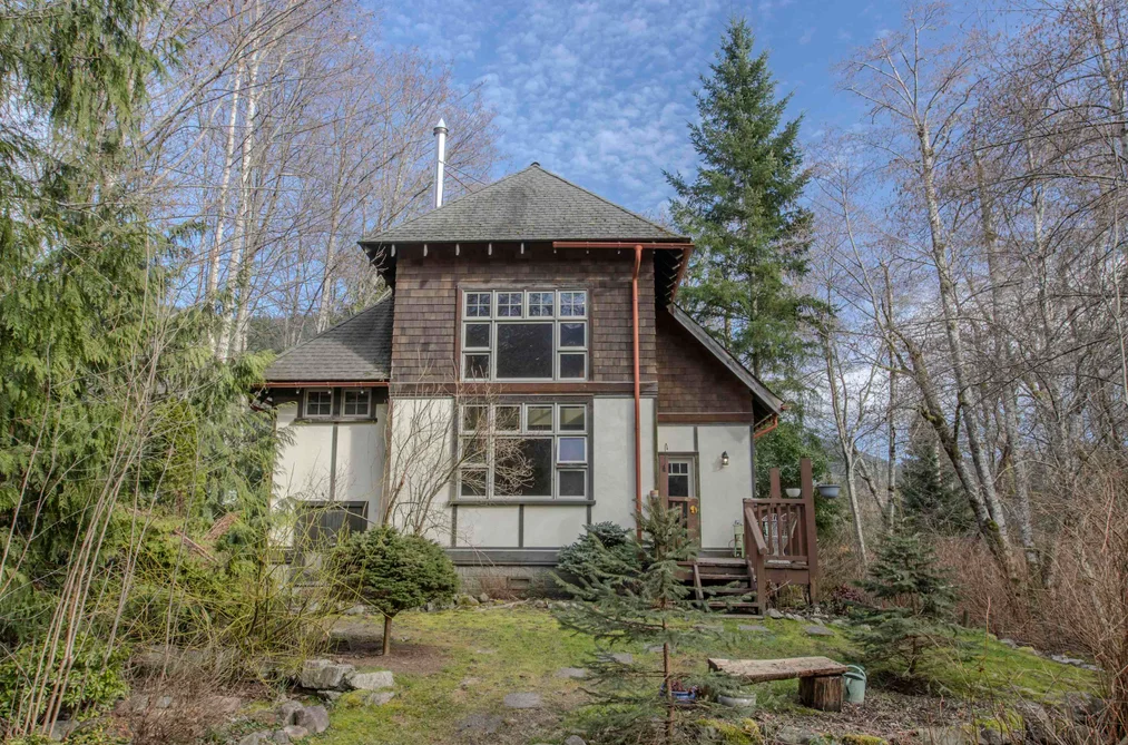 House for sale at 41645 Government Road Squamish British Columbia - MLS: R3098829