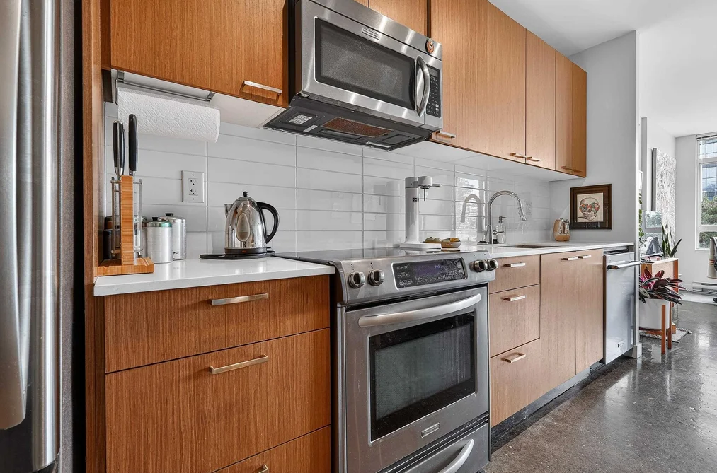 417 221 UNION STREET, Vancouver BC V6A 0B4, Vancouver BC — Residential for Sale - Photo 2