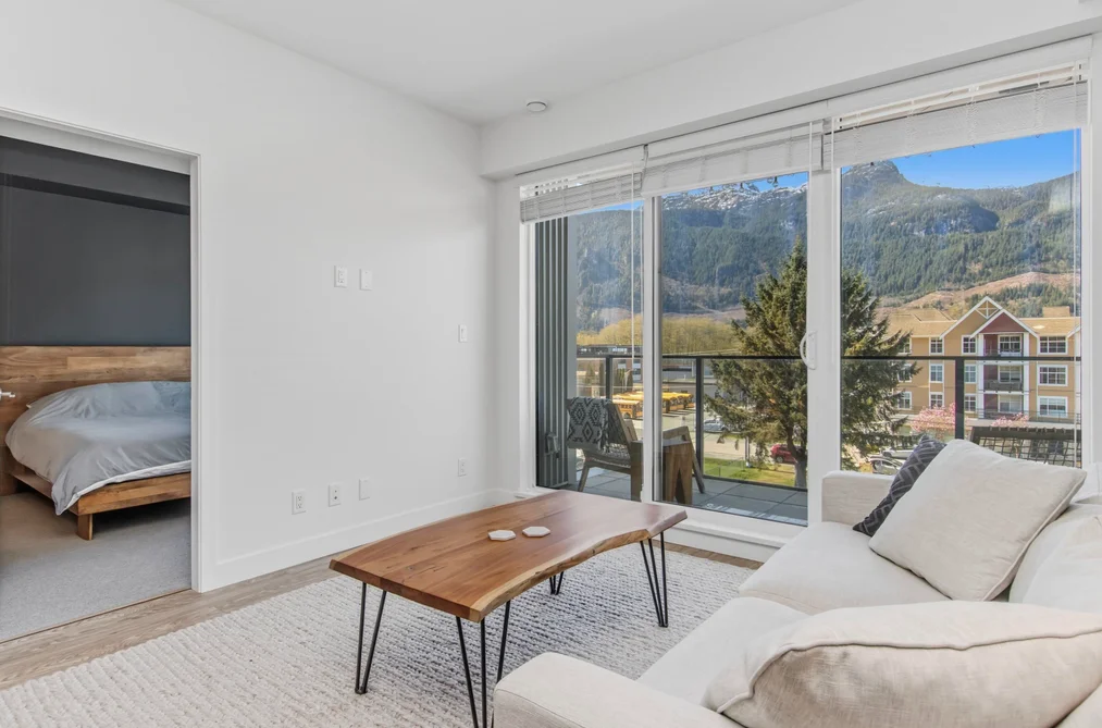 Condo for sale at 417 37881 Cleveland Avenue Squamish British Columbia - MLS: R3099667