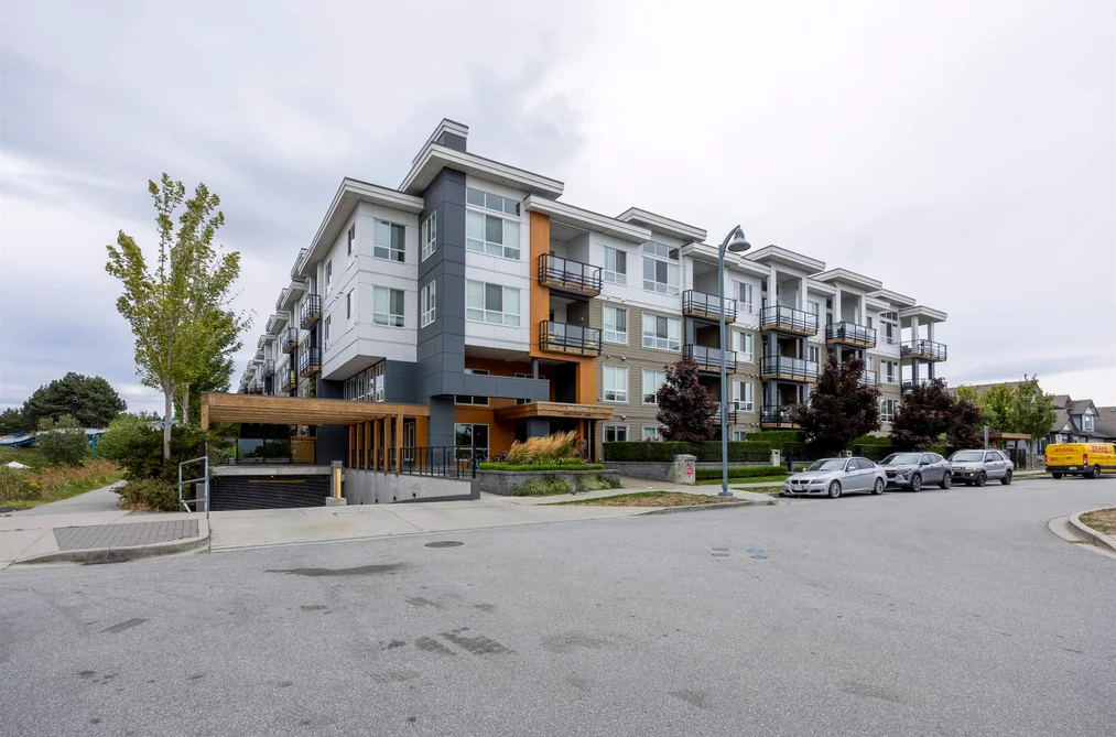 Condo for sale at 417 4690 Hawk Lane Tsawwassen British Columbia - MLS: R3162910