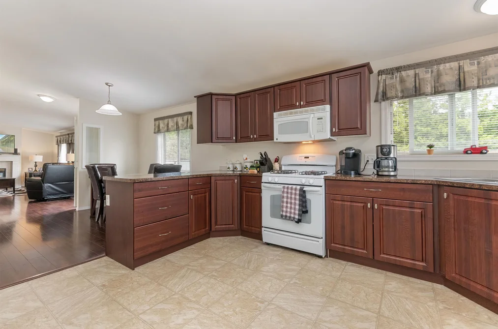 41725 HARE AVENUE, Yarrow BC V2R 5E9, Yarrow BC — Residential for Sale — Photo 6 of 35