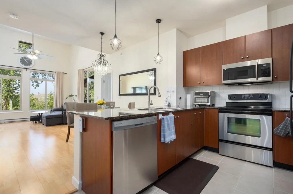 Condo for sale at 418 10180 153 Street Surrey British Columbia - MLS: R3156907
