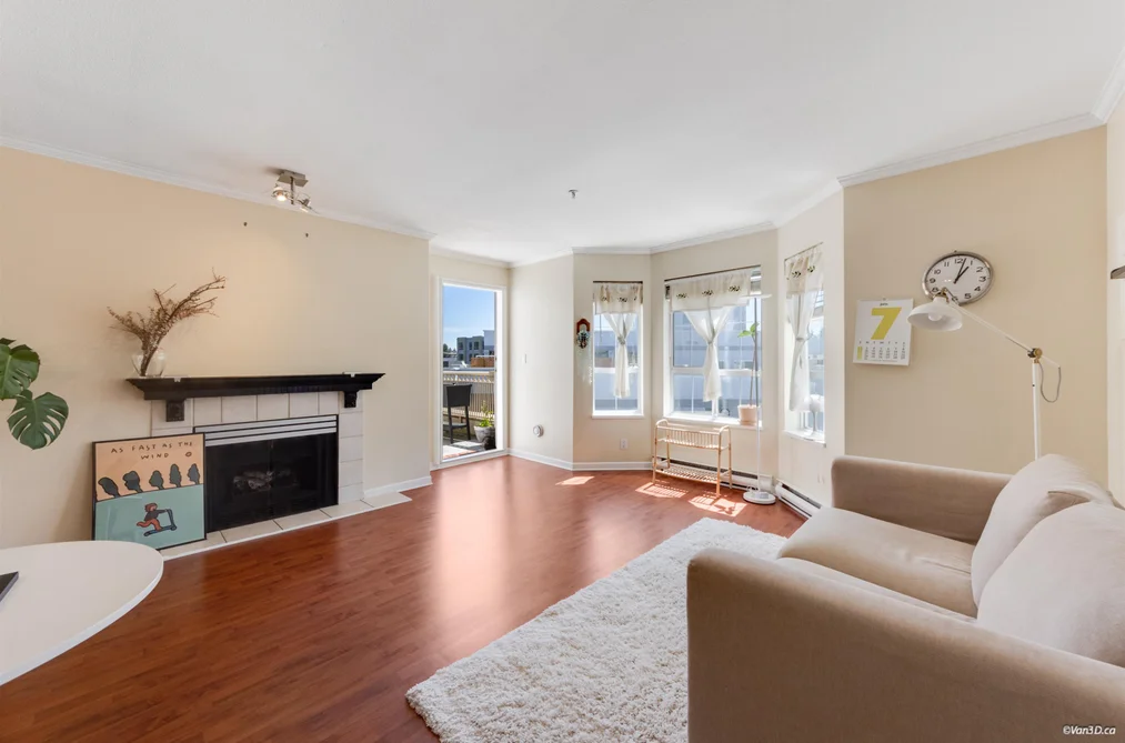Condo for sale at 418 15268 105 Avenue Surrey British Columbia - MLS: R3138067