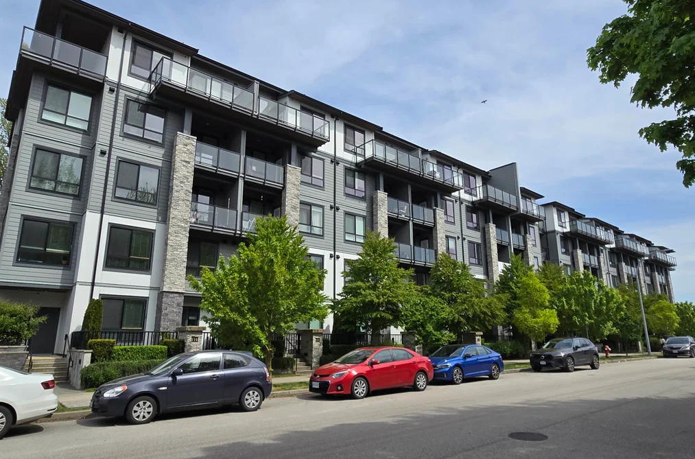 Condo for sale at 418 15351 101 Avenue Surrey British Columbia - MLS: R3119487
