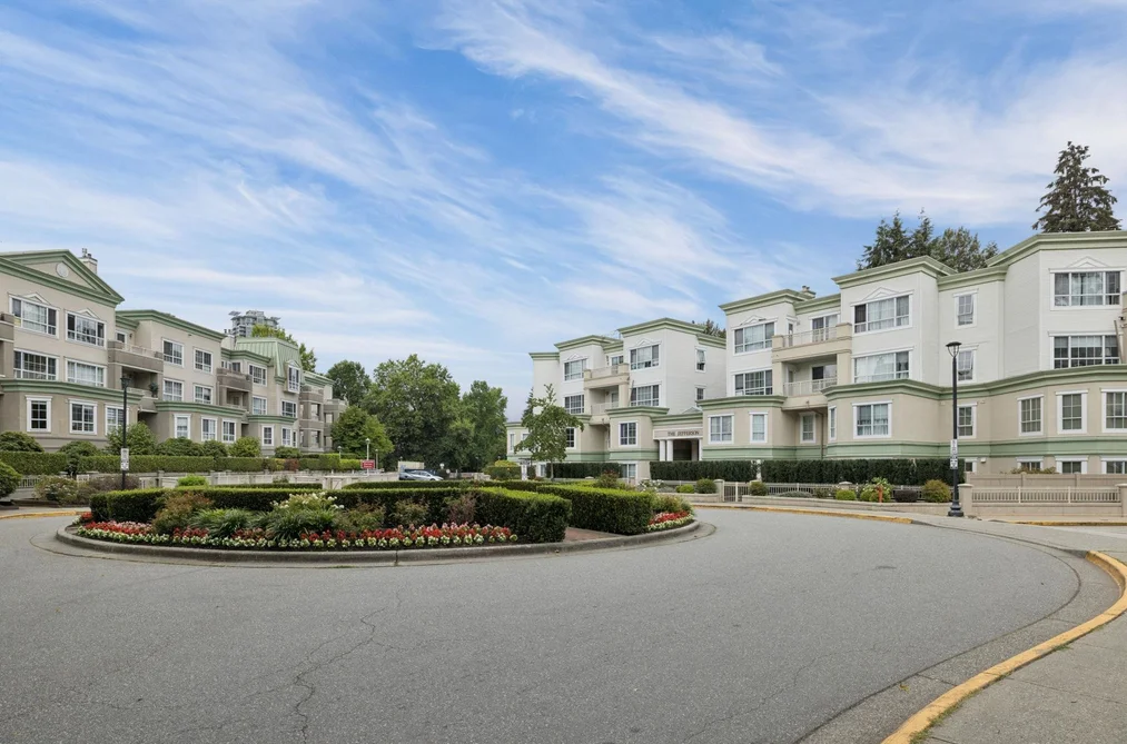 Condo for sale at 418 2960 Princess Crescent Coquitlam British Columbia - MLS: R3158116