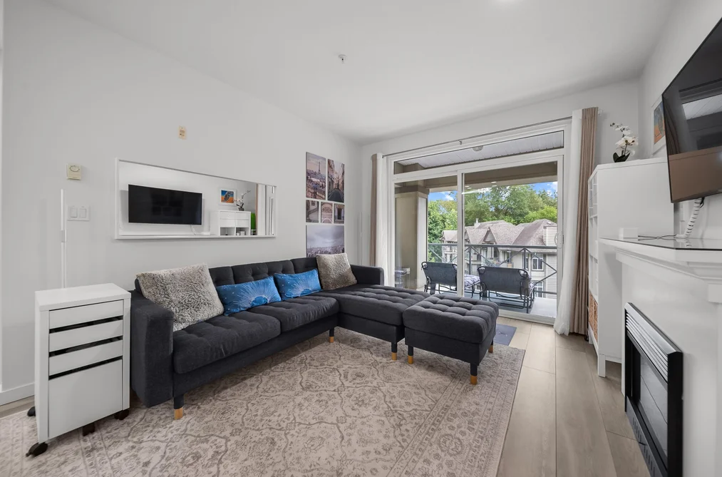 Condo for sale at 418 33318 E Bourquin Crescent Abbotsford British Columbia - MLS: R3139028