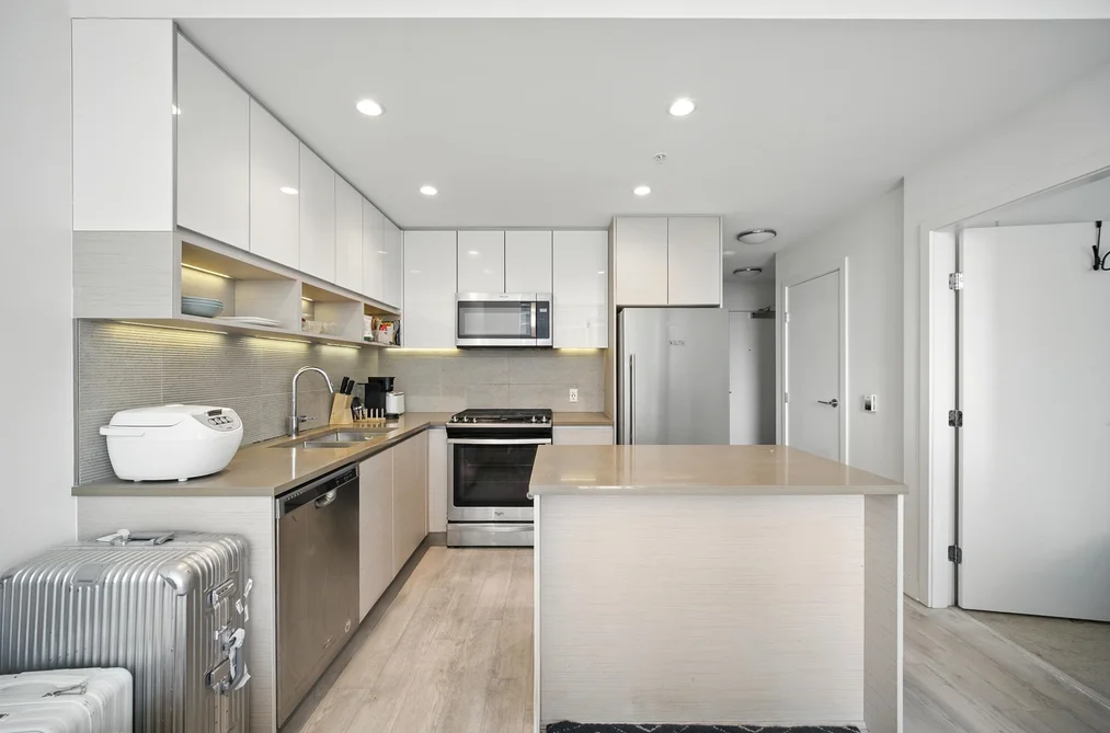 Condo for sale at 418 8850 University Crescent Burnaby British Columbia - MLS: R3109517