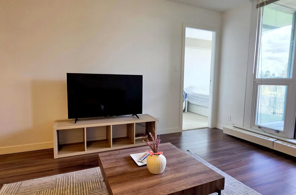 419 135 E 17TH STREET, North Vancouver BC V7L 0C4, North Vancouver BC — Residential for Sale - Photo 2