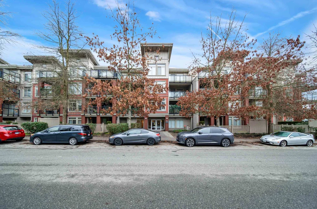 Condo for sale at 419 15385 101a Avenue Surrey British Columbia - MLS: R3138295