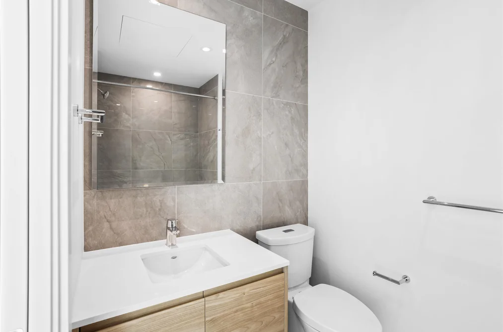 4201-680 Quayside Drive, New Westminster, BC - Condo for Sale - Photo 19 of 33 4201-680 Quayside Drive, New Westminster, BC - Condo for Sale - Photo 19 of 33
