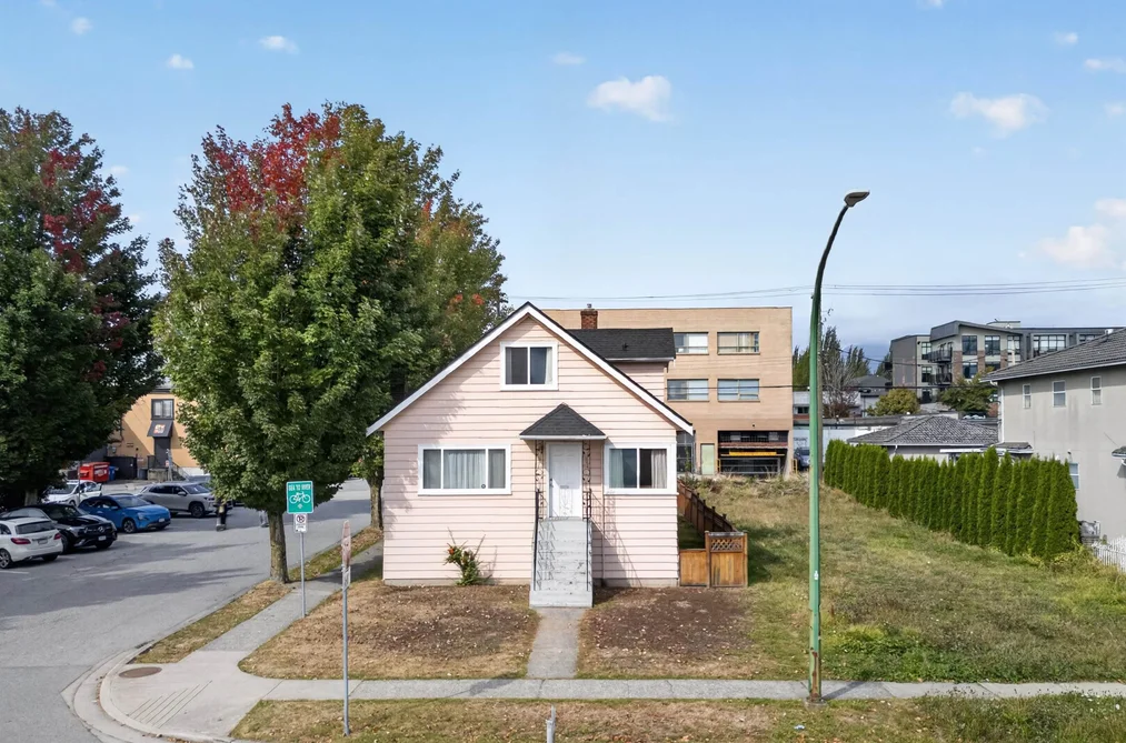 4205 Pender Street, Burnaby, BC - MLS: R3165057 - Photo 3 4205 Pender Street, Burnaby, BC - MLS: R3165057 - Photo 3