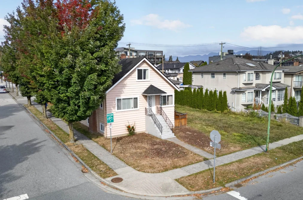 4205 Pender Street, Burnaby, BC - MLS: R3165057 - Photo 4 4205 Pender Street, Burnaby, BC - MLS: R3165057 - Photo 4