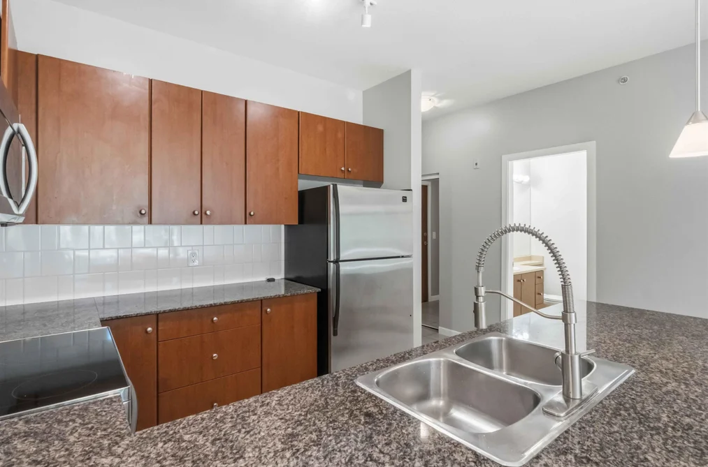 421 15385 101A AVENUE, Surrey BC V3R 0B4, Surrey BC — Residential for Sale — Photo 10 of 40