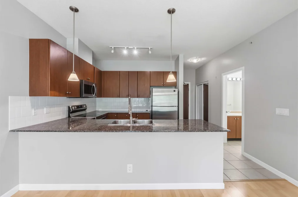 421 15385 101A AVENUE, Surrey BC V3R 0B4, Surrey BC — Residential for Sale — Photo 11 of 40
