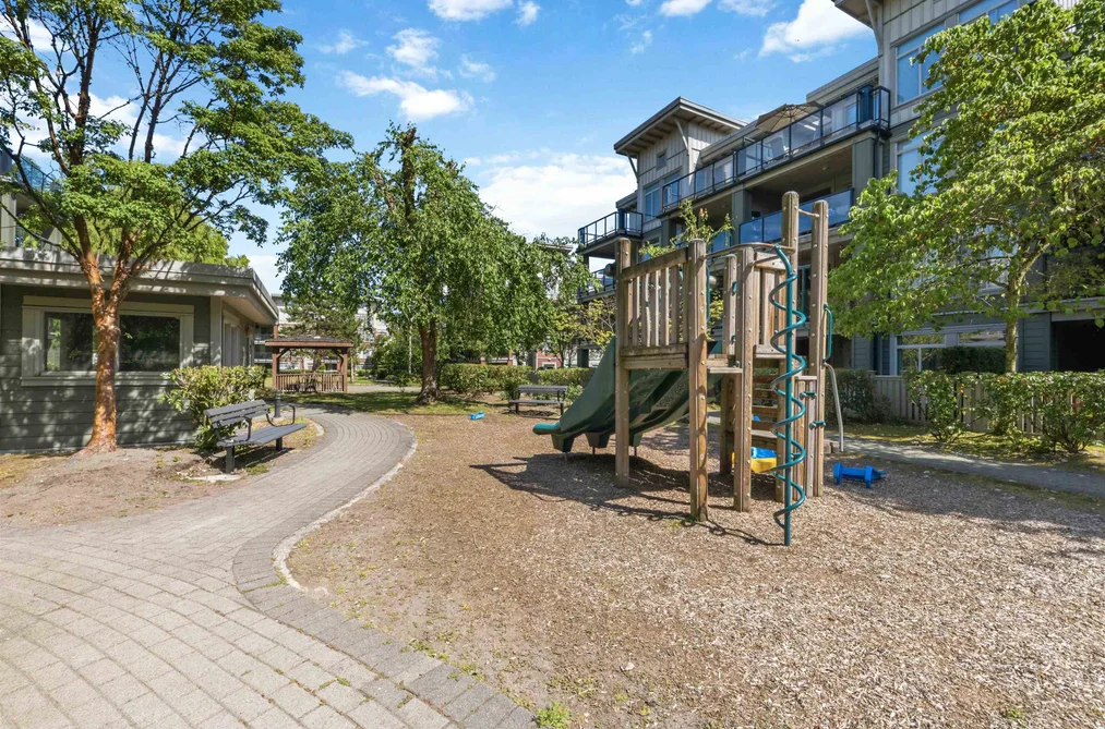 421 15385 101A AVENUE, Surrey BC V3R 0B4, Surrey BC — Residential for Sale — Photo 38 of 40